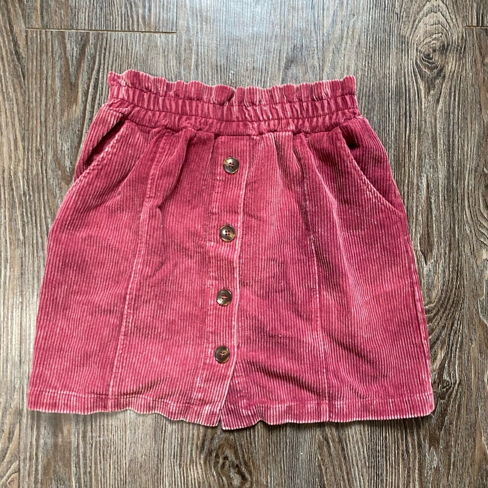 Dark pink(ish) skirt with dark brown buttons